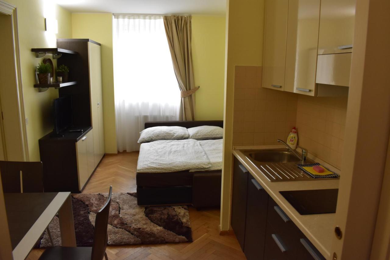 Apartment Vikroria - Halkova 5 Prag Exteriör bild