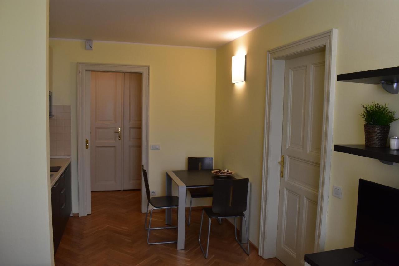 Apartment Vikroria - Halkova 5 Prag Exteriör bild