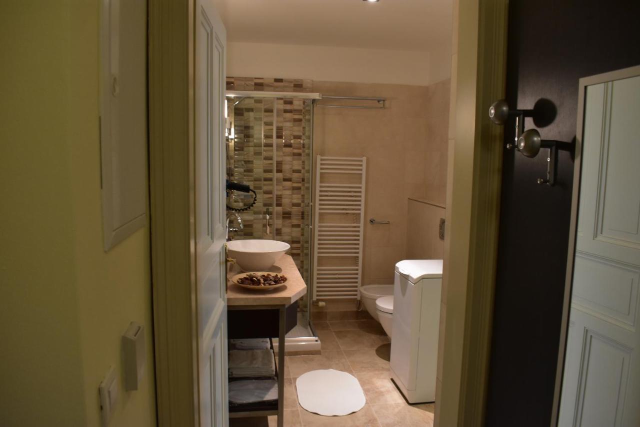 Apartment Vikroria - Halkova 5 Prag Exteriör bild
