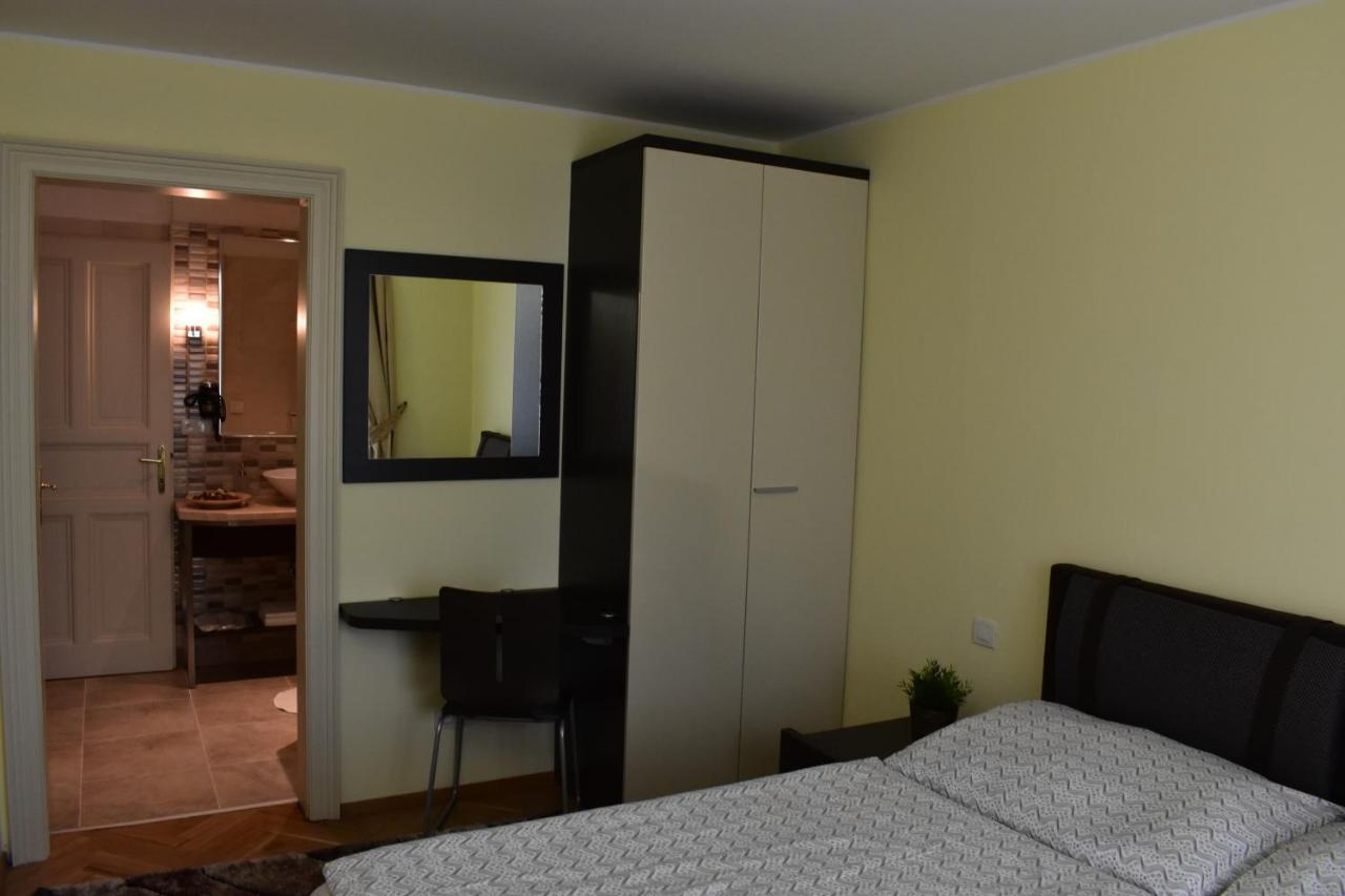 Apartment Vikroria - Halkova 5 Prag Exteriör bild