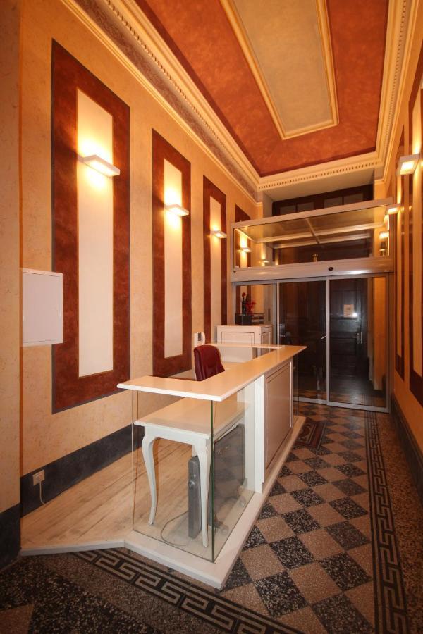 Apartment Vikroria - Halkova 5 Prag Exteriör bild