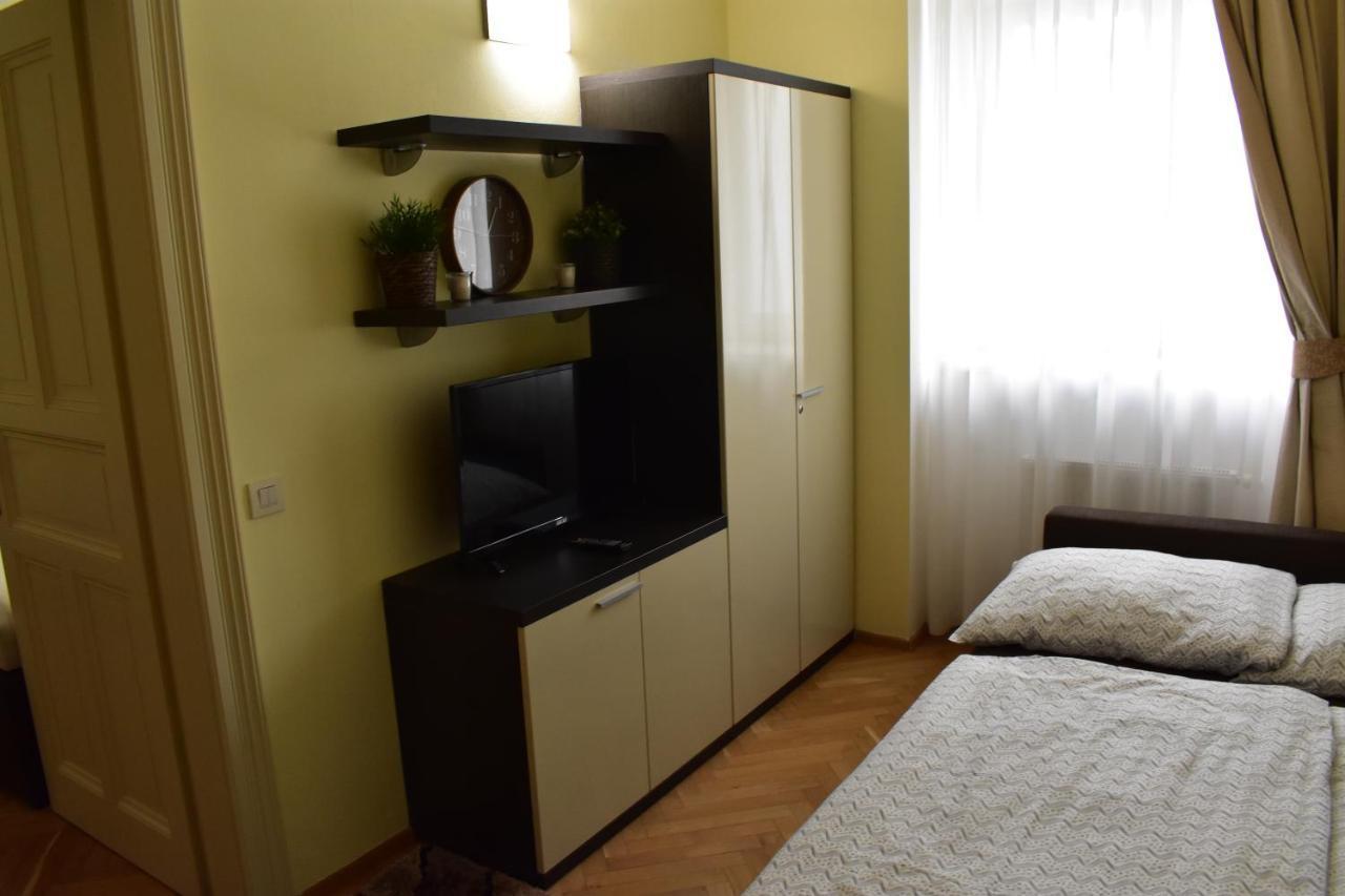 Apartment Vikroria - Halkova 5 Prag Exteriör bild