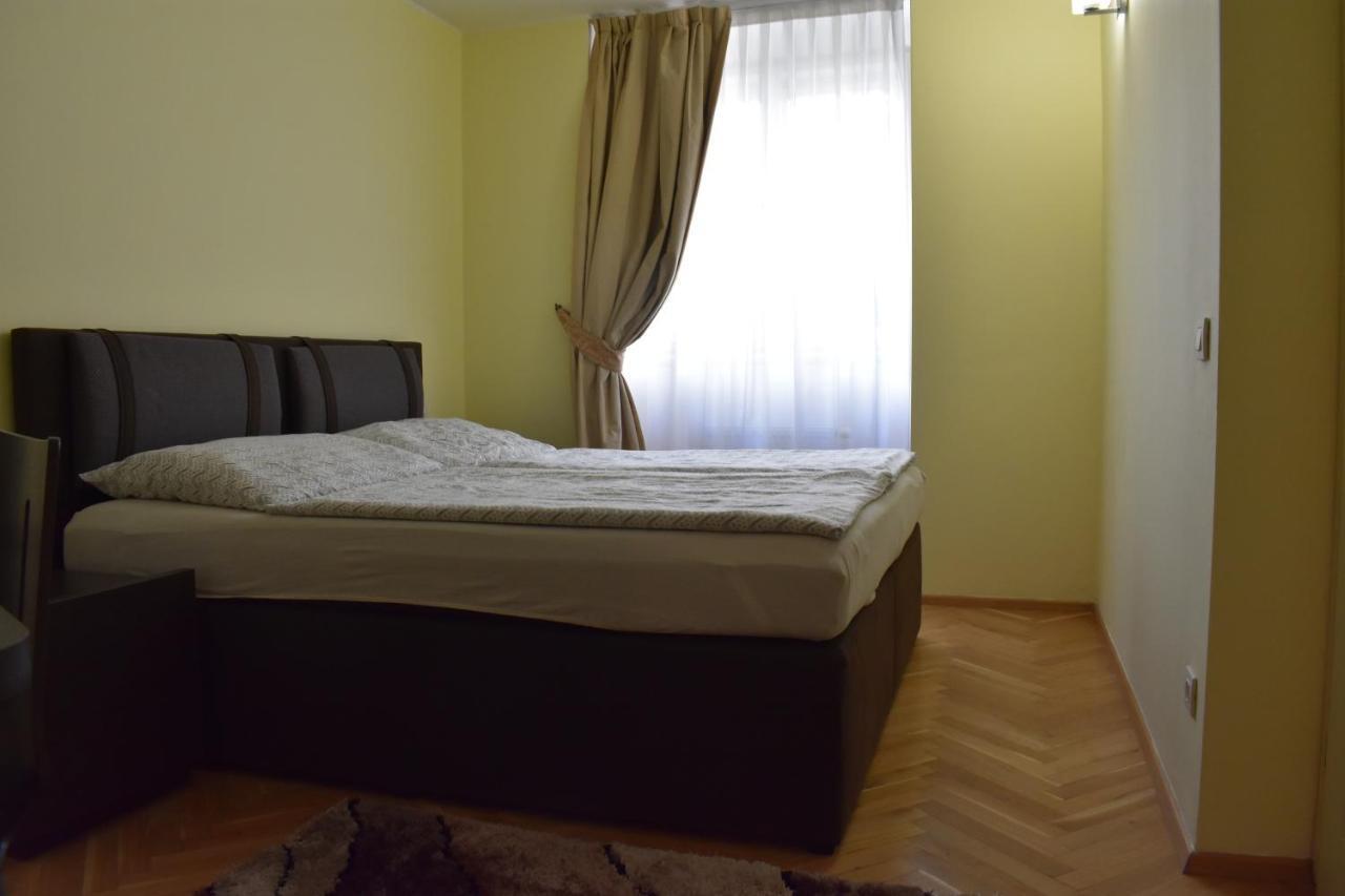 Apartment Vikroria - Halkova 5 Prag Exteriör bild